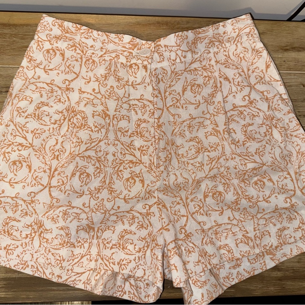Thierry Colson Floral Patterned Women's Shorts - Peach and White
